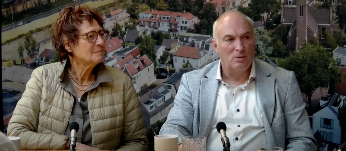 Afbeelding met daarop Hankie Gronheid en André Roelvink van Stichting ABC